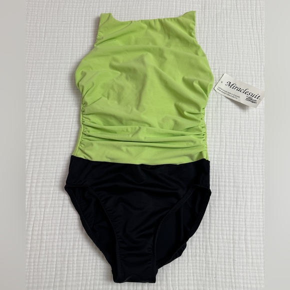 Miraclesuit NWT One Piece Swimsuit Size 8 In Kiwi Colorway Summer Slimming Beach